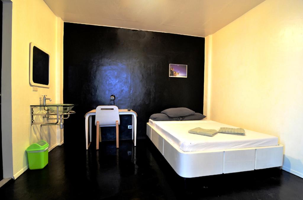 Island Nook Hotel Balabag  Extérieur photo